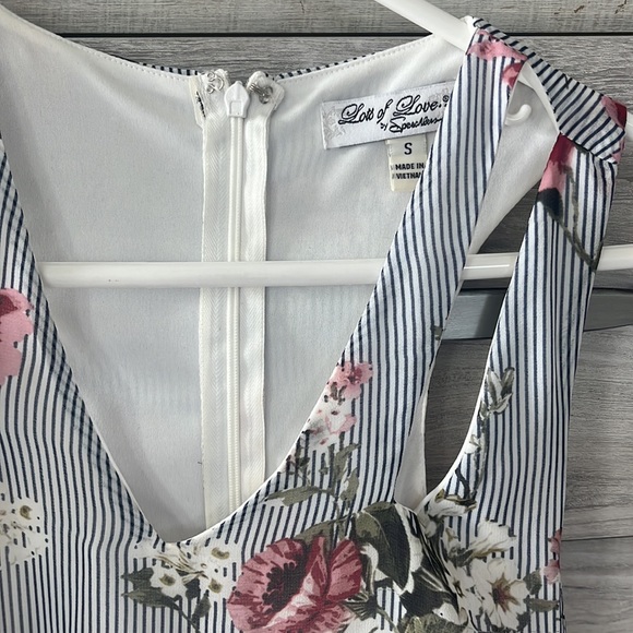 Small Floral Dress - Picture 2 of 4